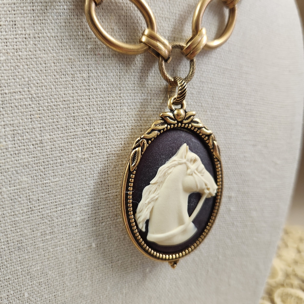 Patricia Nash Gold Tone Horse Cameo Necklace Chain Link Equestrian NWT New - Picture 3 of 14